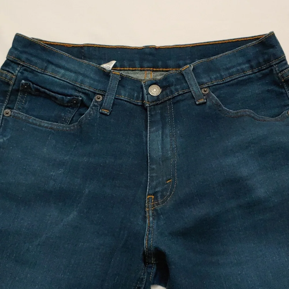 Levi's Men's Size 31W and 32L 541 Straight Leg Denim Jeans